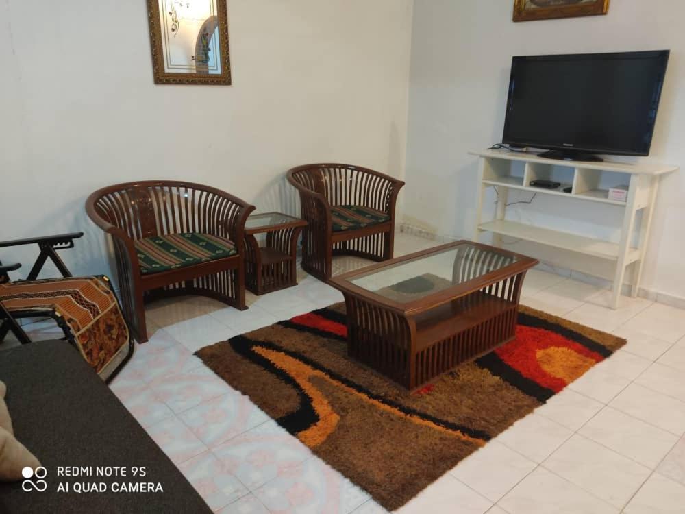 R&R Homestay Simpang Renggam Exterior photo